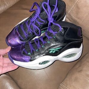 Reebok woman’s 6.5 Black and Purple Sneakers Reebok Allen inversion purple/teal